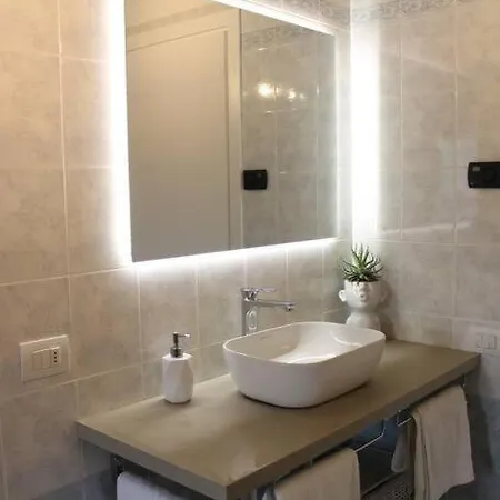 Charming & Modern In The 아파트