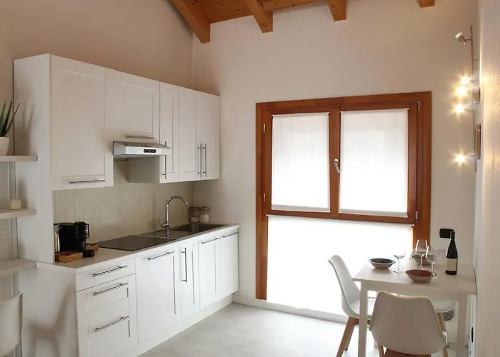 Charming & Modern In The Apartment *